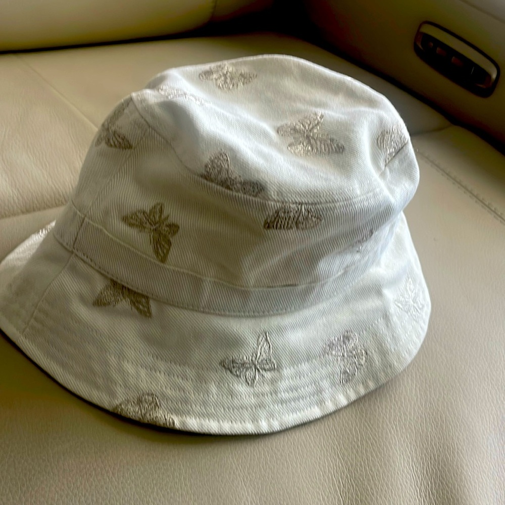 Super cute American Eagle Hat